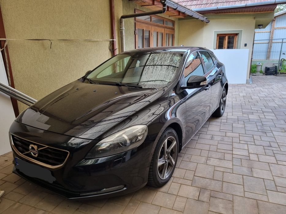 volvo v40