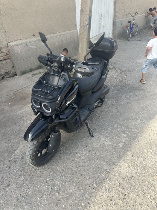 Skuter tank sotiladi