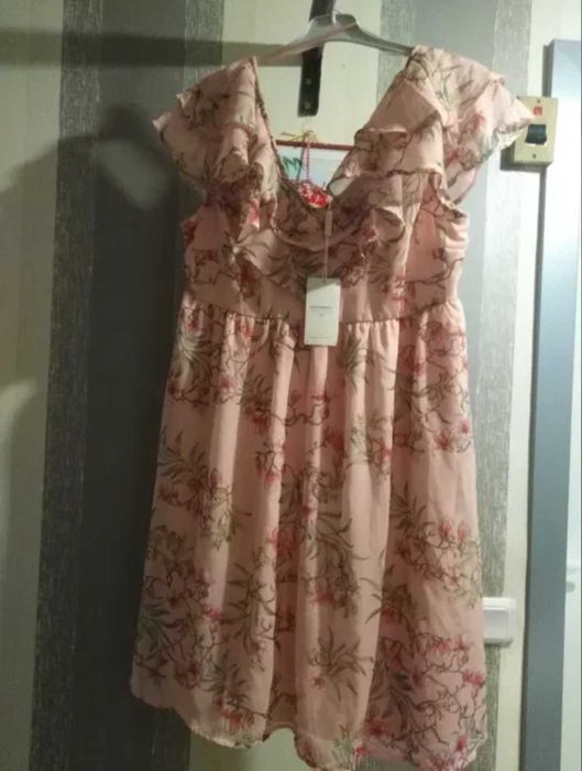 Розова рокля на цветя