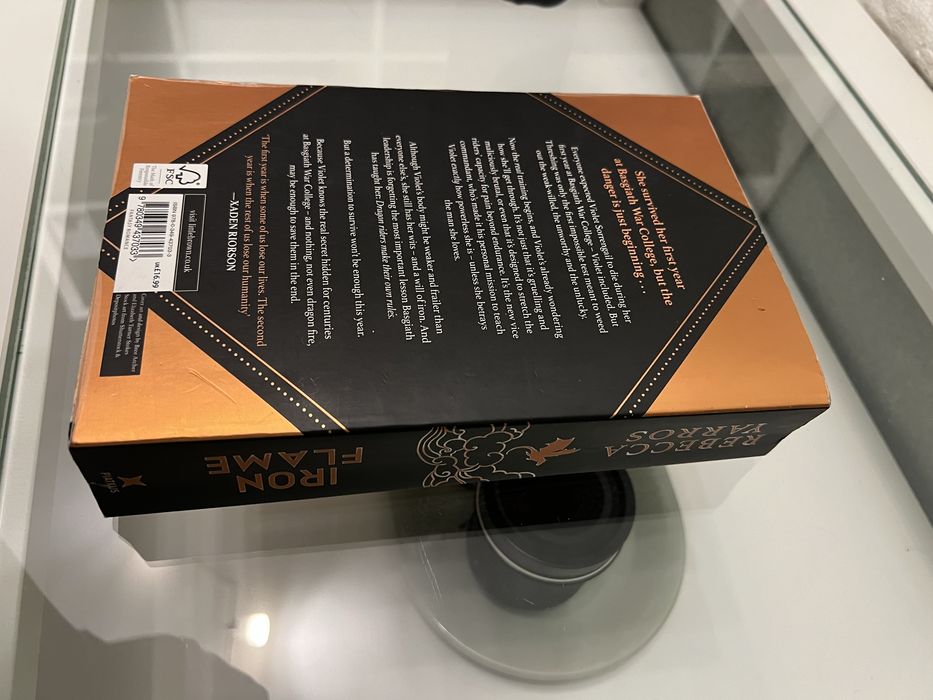 Книга Iron Flame / Железният пламък - Rebecca Yarros