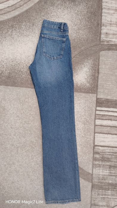 Blugi Bershka mărimea 32