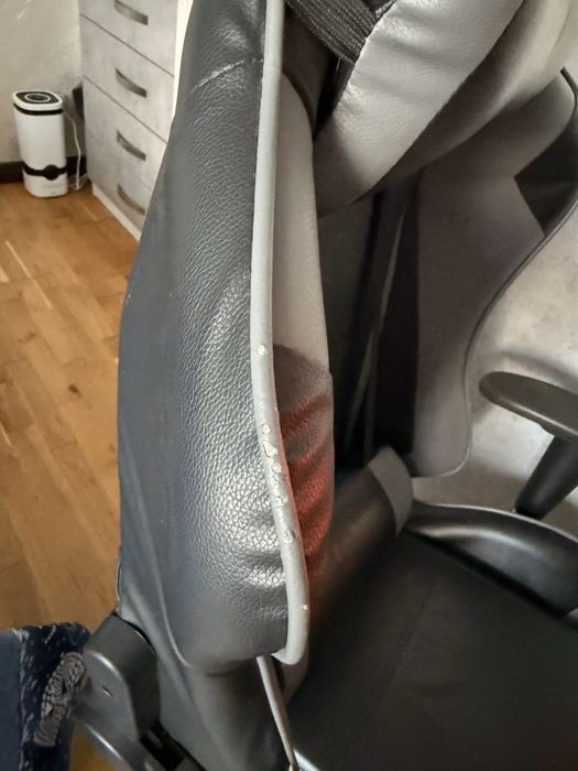 Vand scaun de gaming pentru birou