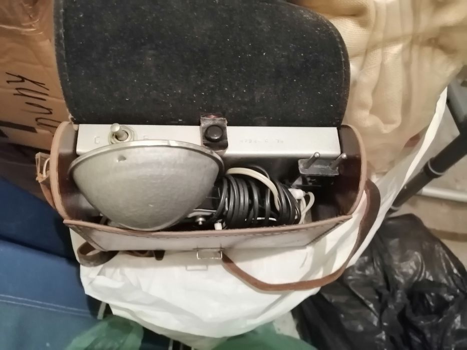 Стари фотоапарат и светкавица