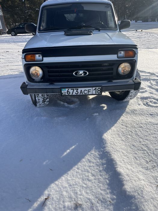 Продам ниву 2121.