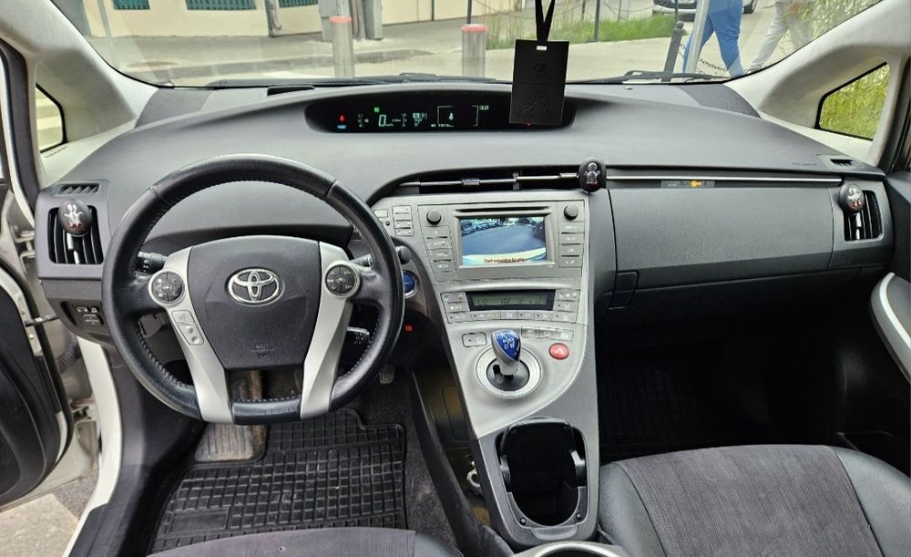 Închiriez Toyota Prius,HIBRID ,FACE-LIFT, Bolt -Uber, AUTOMAT