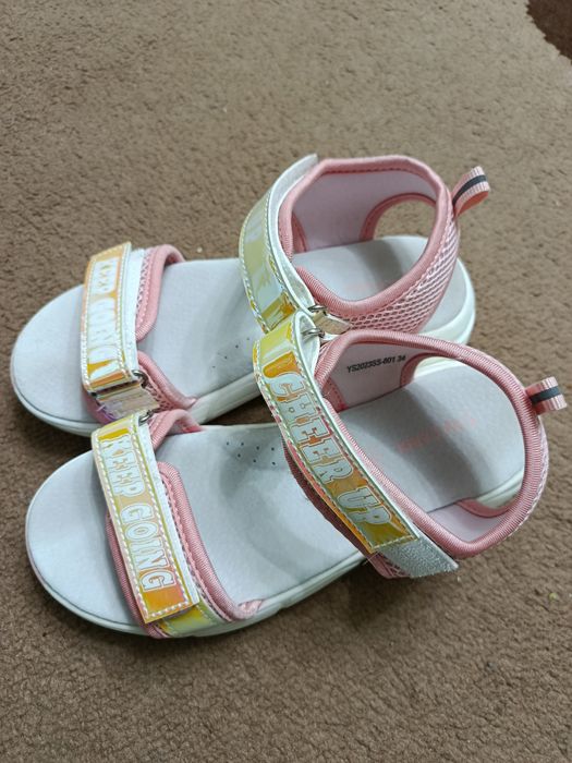 Продаются детские босоножки