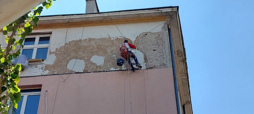 Саниране, монтаж на топло изолация, алпинисти.