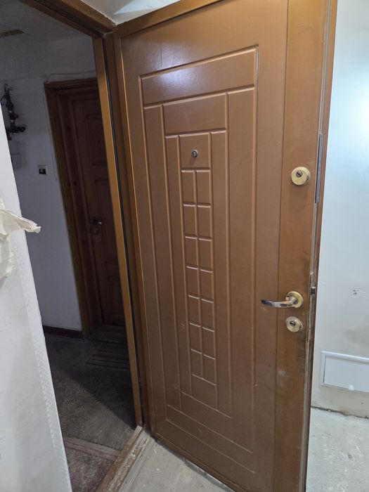 Ușă întrare apartament