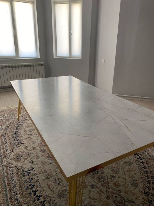 Стол в отличном состоянии