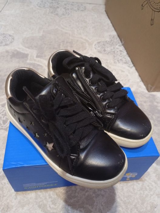 Продам детскую обувь