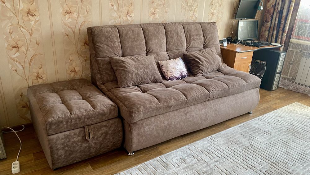 Продам диван «Пума» с пуфиком