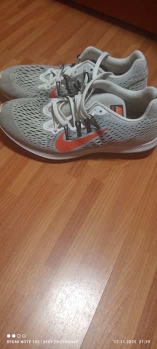 Vând adidasi Nike damă