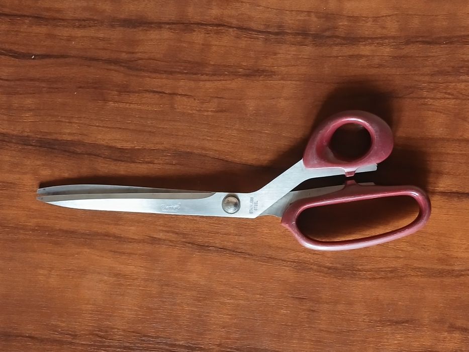 Ножница из нержавеющей стали.