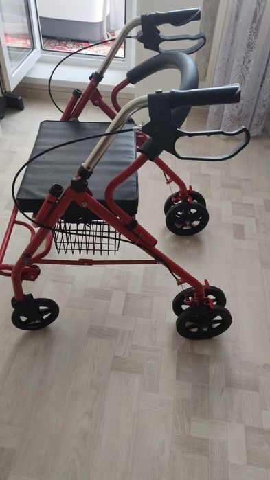 Продам ходунки шагающие