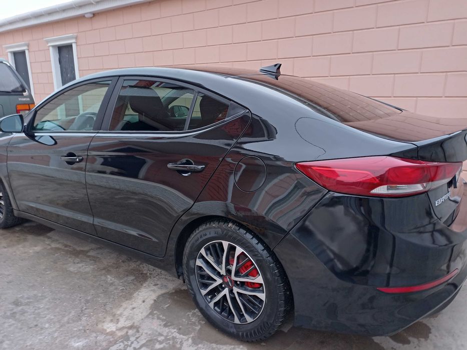 Hyundai Elantra 2017 г.