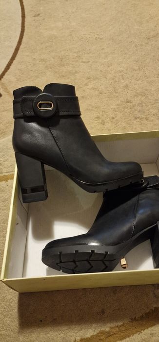 Продам ботинки женские