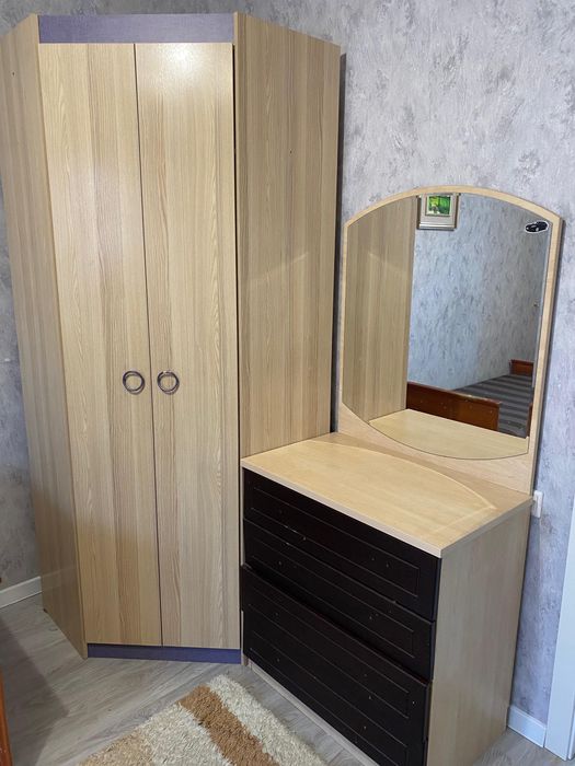 Продам шкаф треугольный и мебель