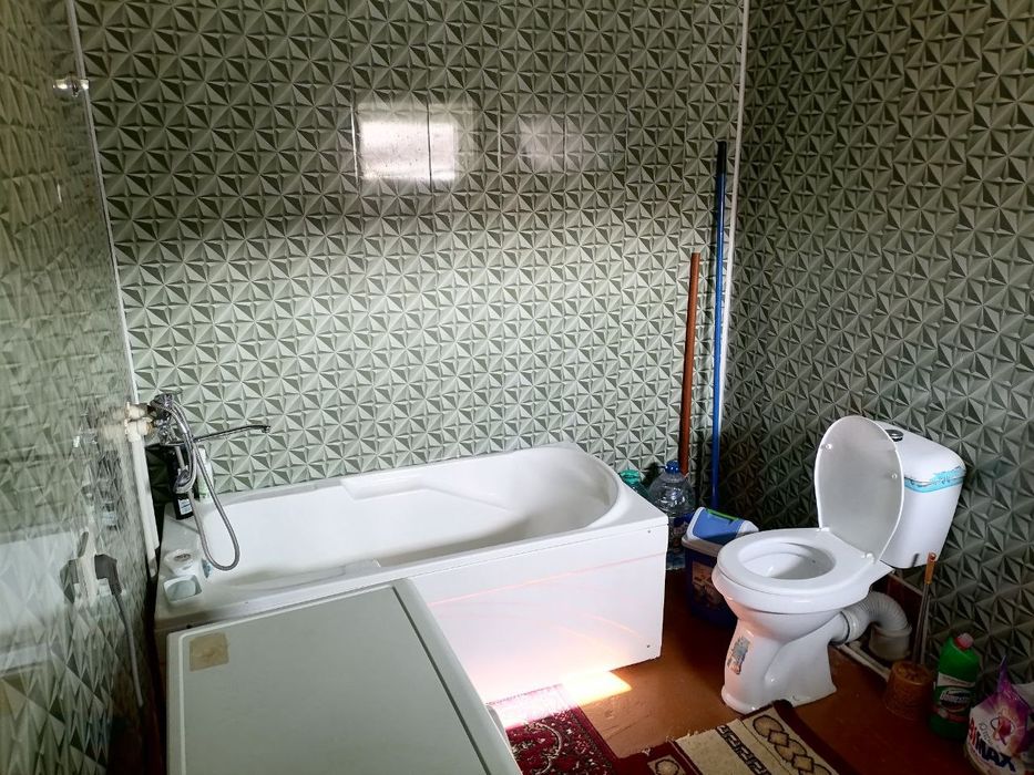 Chirchiq Azotchikda 12 xonali hovli sotiladi