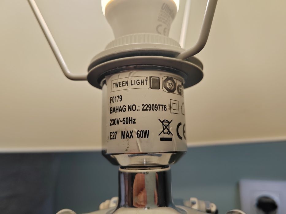 Подова лампа трипод, Полилей, осветителни тела