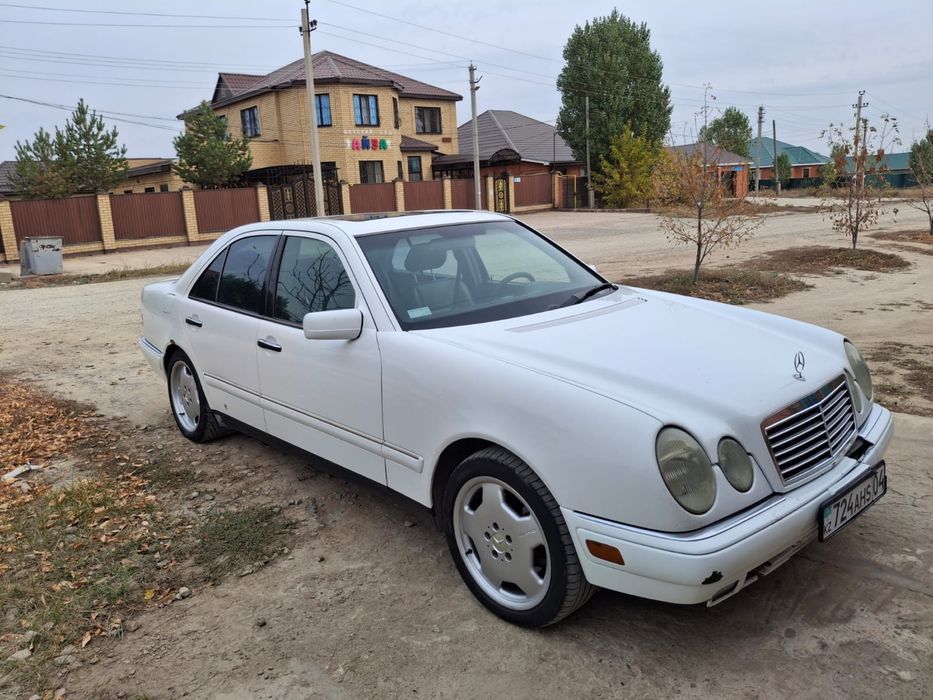 Mercedes Benz E320