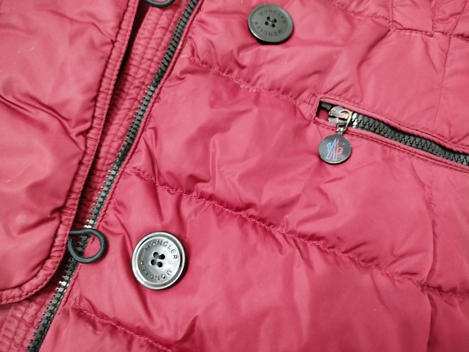 Женская куртка от бренда Moncler