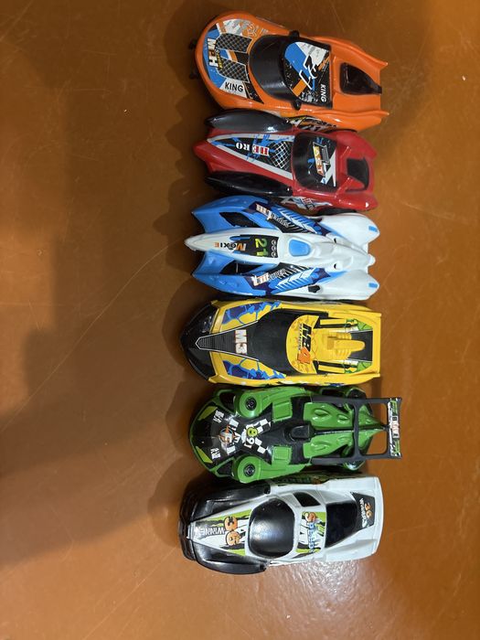 Продам машинки гоночные пластиковые