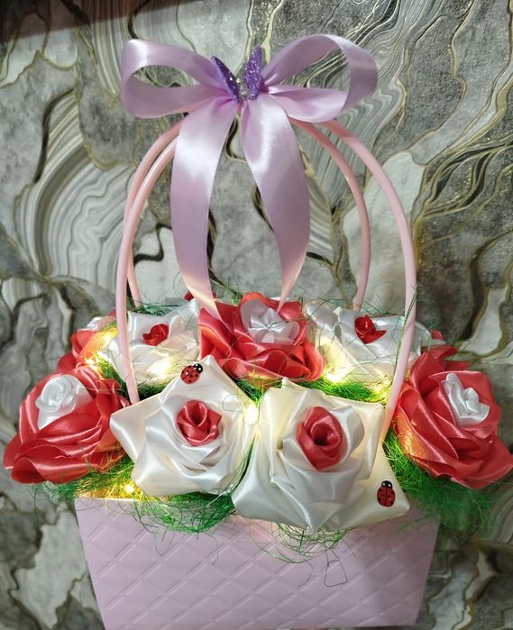 Букет роз  из атласных  лент