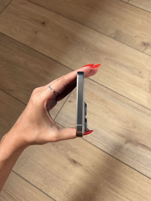 Vând iPhone 16 Pro Max, 256 GB, Titanium Gray, în stare impecabilă
