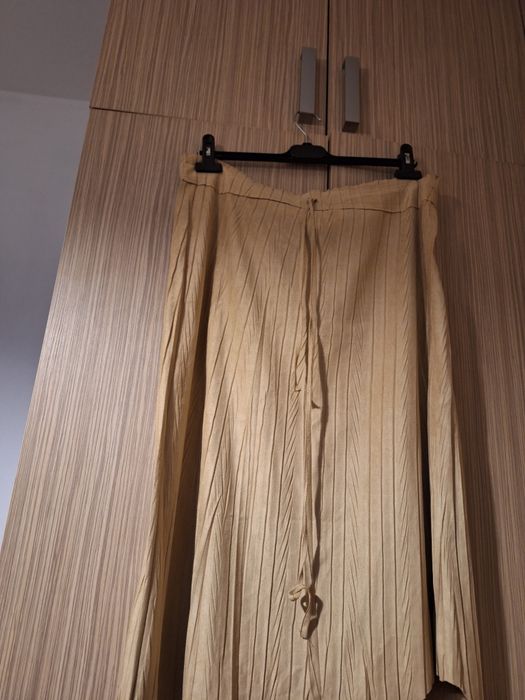 Продавам  дамска копринена пола