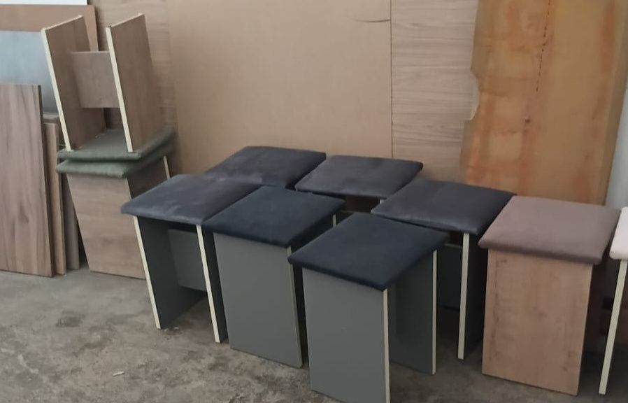 Распродажа. Табуретки с мягкой сидушкой