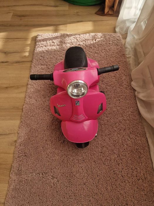 Акумулаторен мотор VESPA GTS SUPER розов