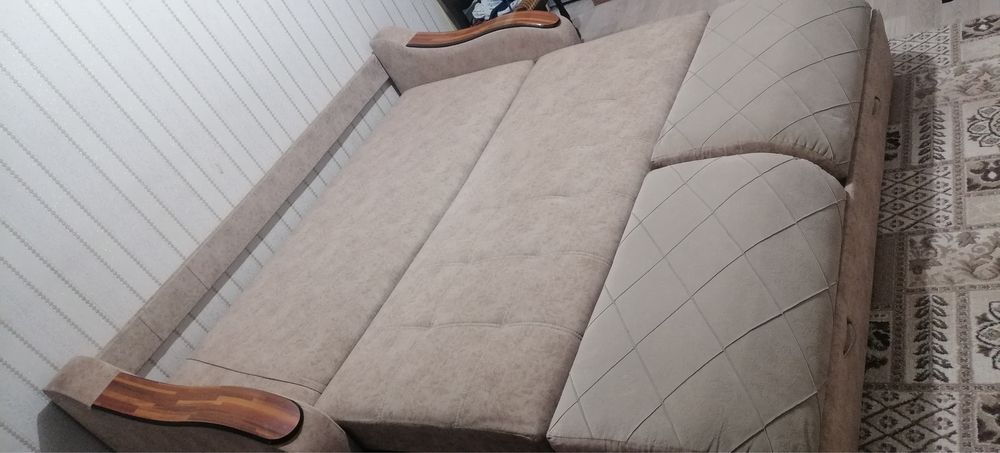 Продам диван.