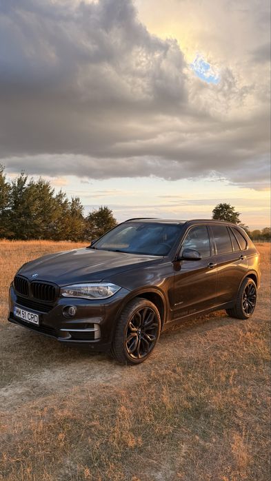 BMW X5 • 3.0 Diesel • 258 CP • plafon Alcantara, bord full digital, jante 21”M