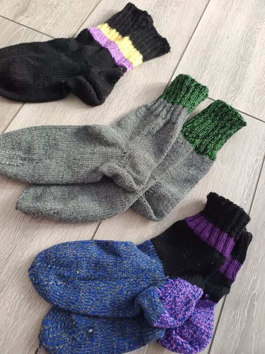 Vând șosete de lână tricotare manual