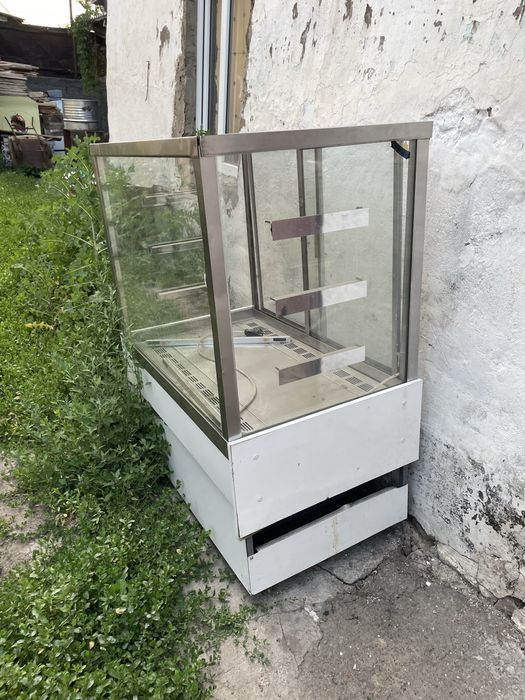 Продам холодильник кондитерский все хорошо работает