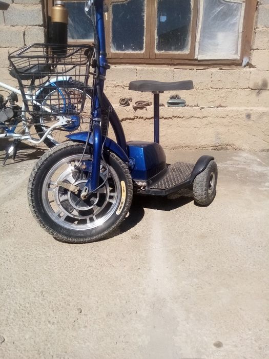 Электросамокат трехколесный
