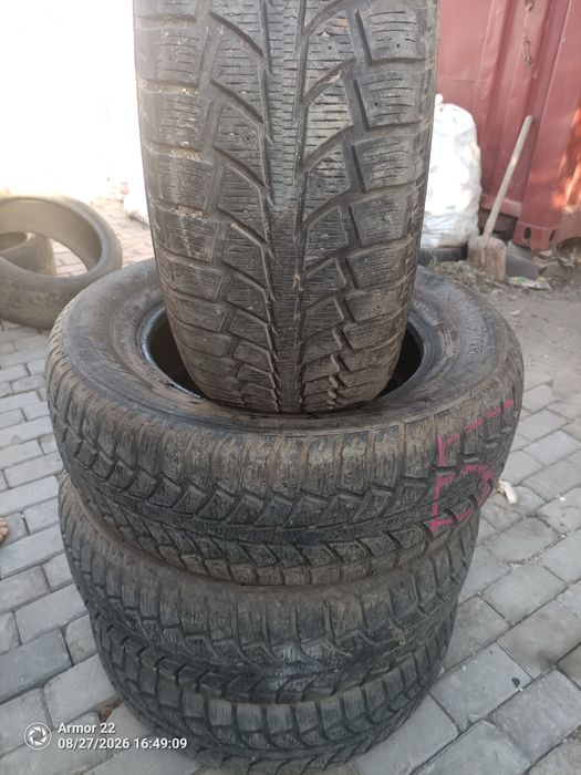 Продам шины комплект на 17