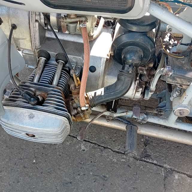 Motocicleta cu atas