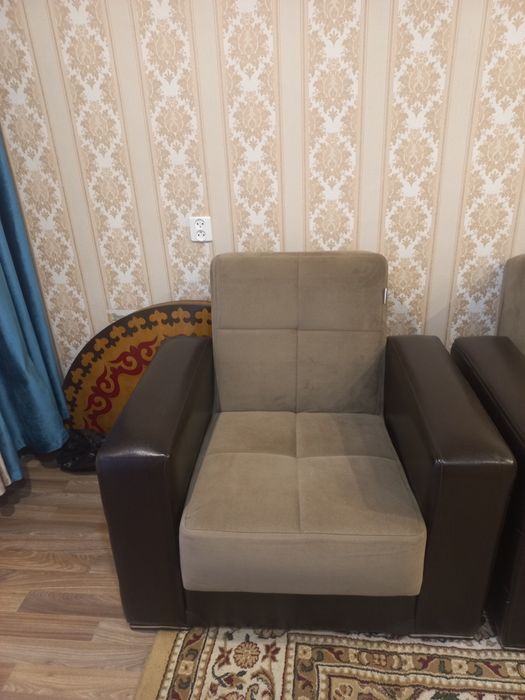 Продам диван с креслам