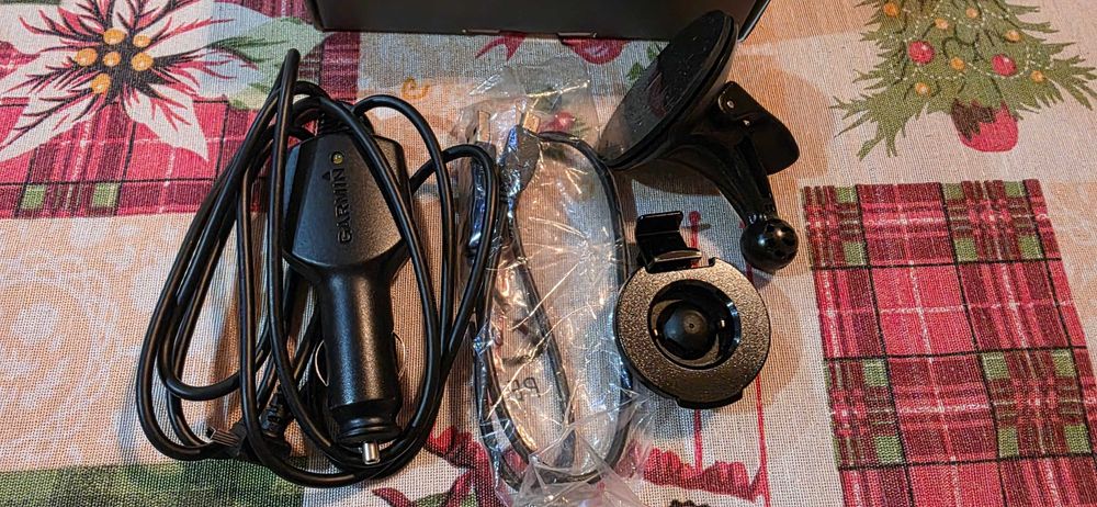 Навигация Garmin Drive 5 Pro карти за цяла Европа като нова в кутия