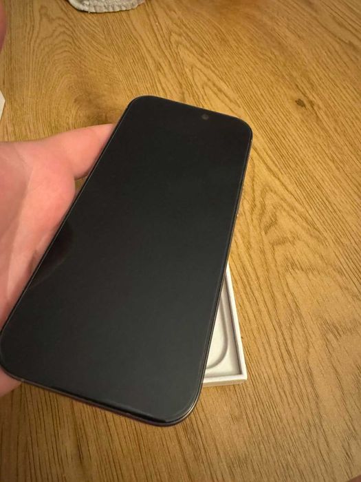 Iphone 16 pro natural titanium 128gb с оставаща още 18 месеца гаранция