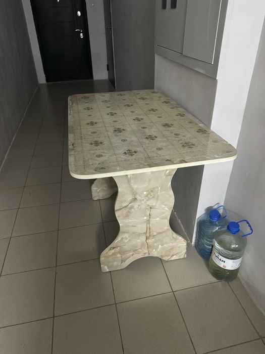 Продам кухонный стол б/у