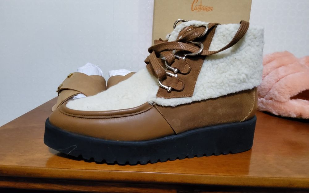 Продам UGG - Saks - Castaner