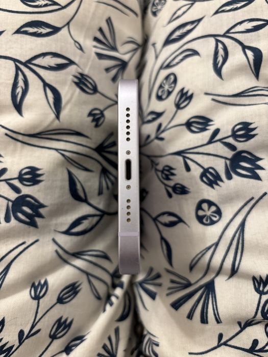 iPhone 14+ + 8 кейса 128 GB