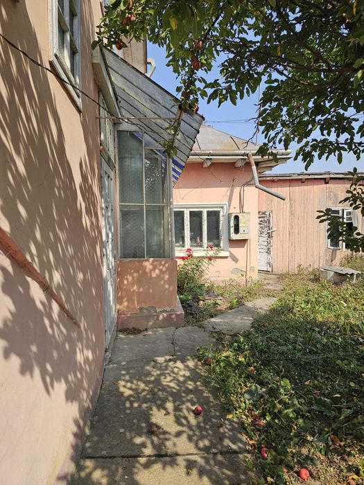 De vânzare casă P+1 cu teren 800 mp – Cotu Vameș (la 5 min de Roman)