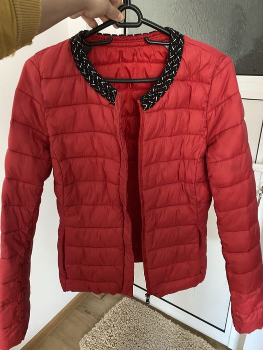 Червено дамско яке