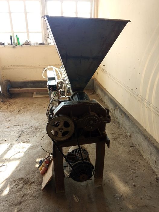 Extuder aparat Eva va plastik granulalarni eritishda foydalaniladigan