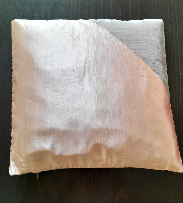 Сатенена възглавничкa