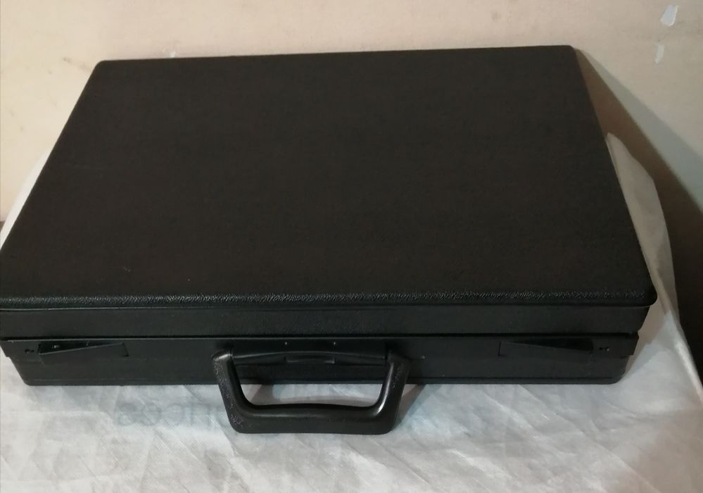 Кожен куфар за документи