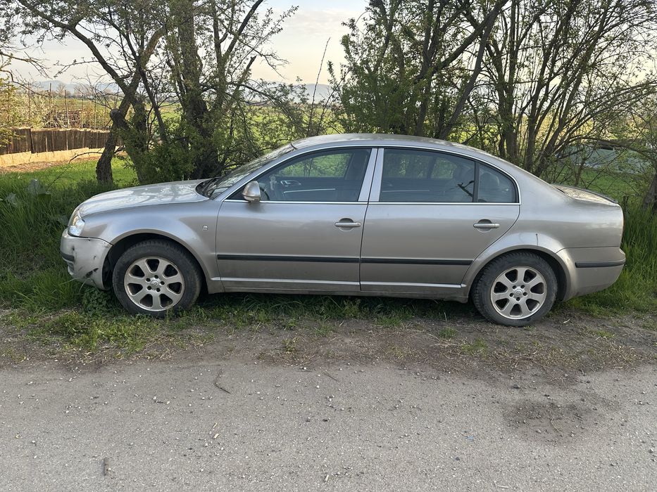 Skoda superb gri